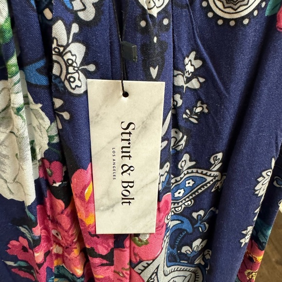 Navy floral sundress with low back. Size medium - Picture 5 of 5